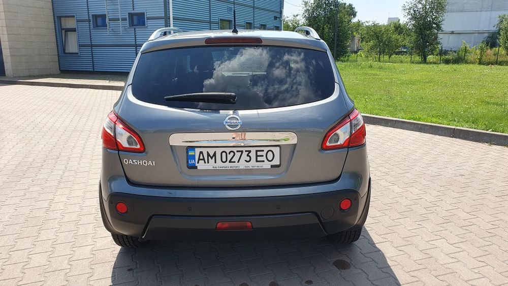 Nissan Qashqai легковий автомобіль