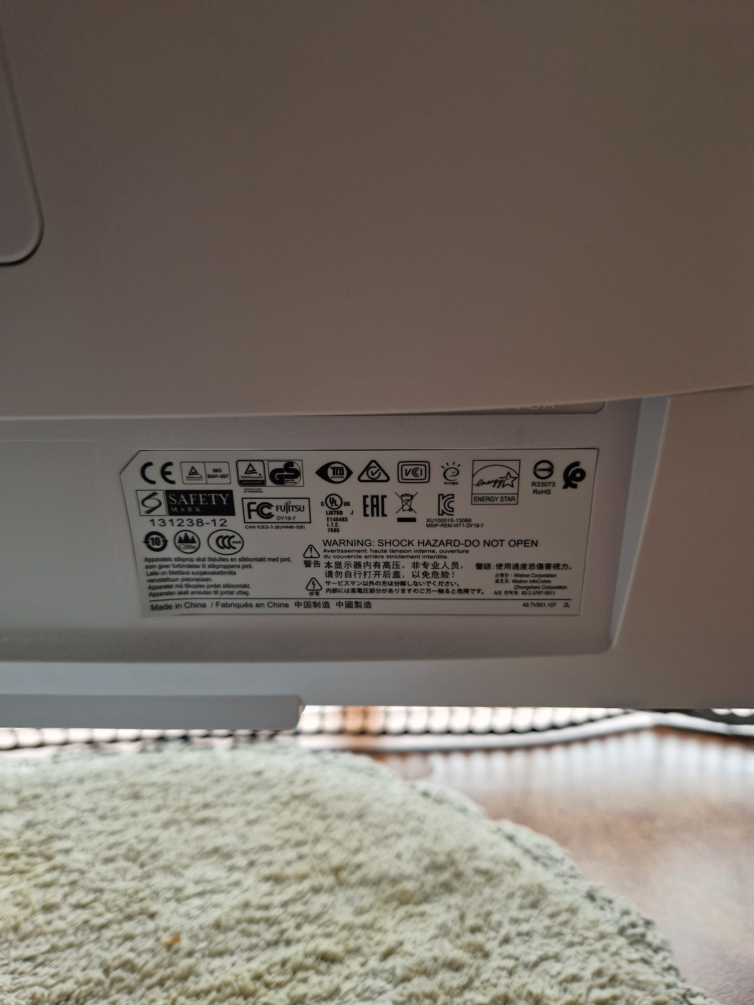 Monitor 19 cali Fujitsu B19-7 Led używany