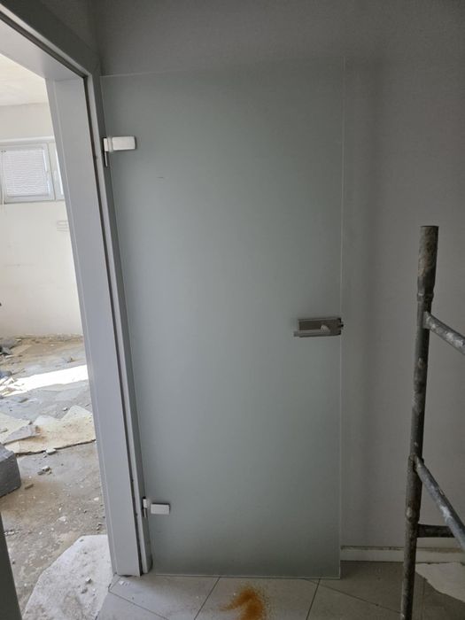 Drzwi szklane z ościeżnica