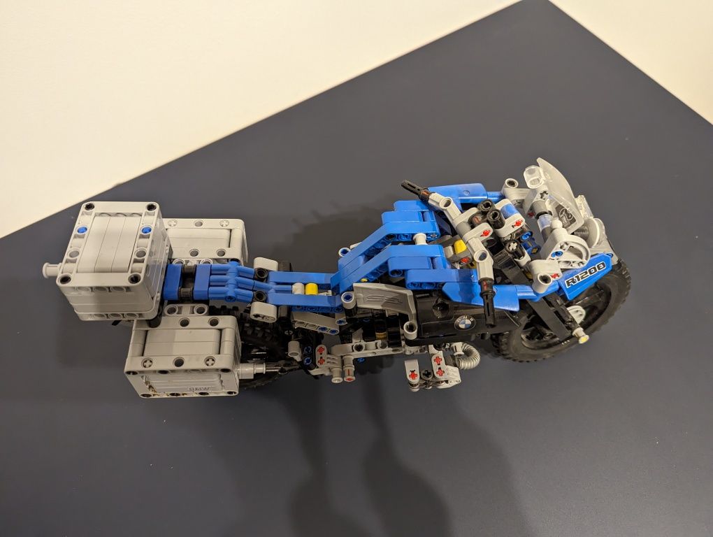 Lego Technic 42063 BMW R 1200 GS Adventure.