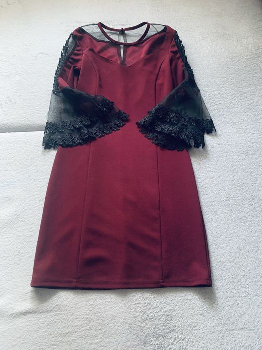 Плаття бордового кольору