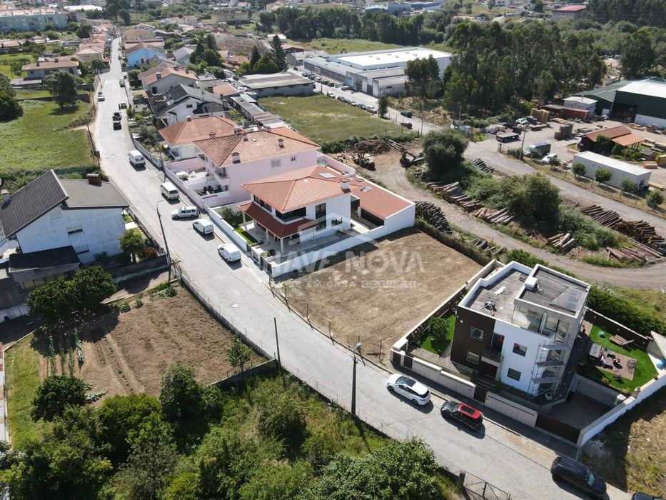 Terreno urbano em canelas