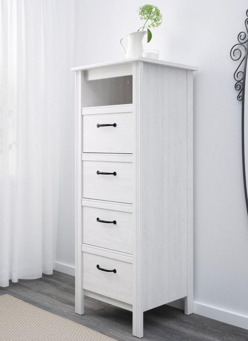 Komoda Ikea brusali biała 4 szuflady wysoka wąska