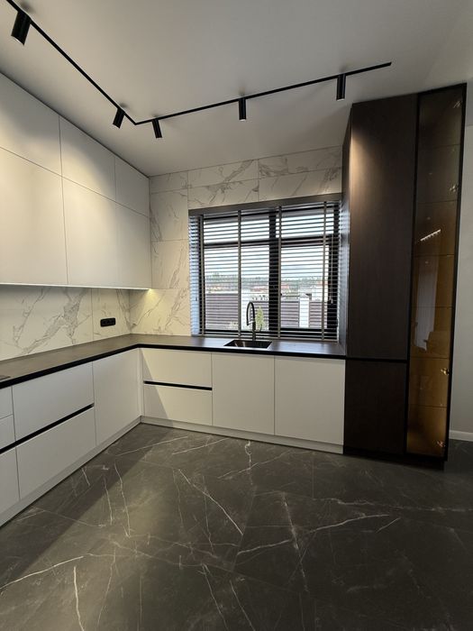 Будинок з газом в Стоянці! Закрите котеджне містечко з озером!