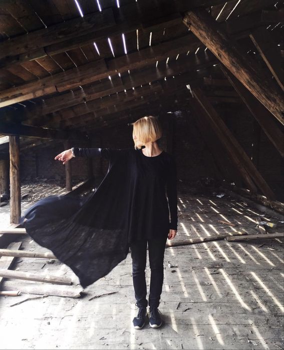 Nimblescissors - асиметрична чорна туніка з італійської бавовни