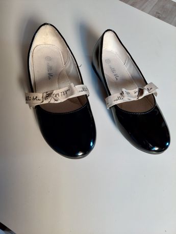 Czarne eleganckie buciki/lakierki dziewczęce