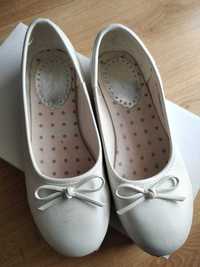 Białe buty - balerinki 35
