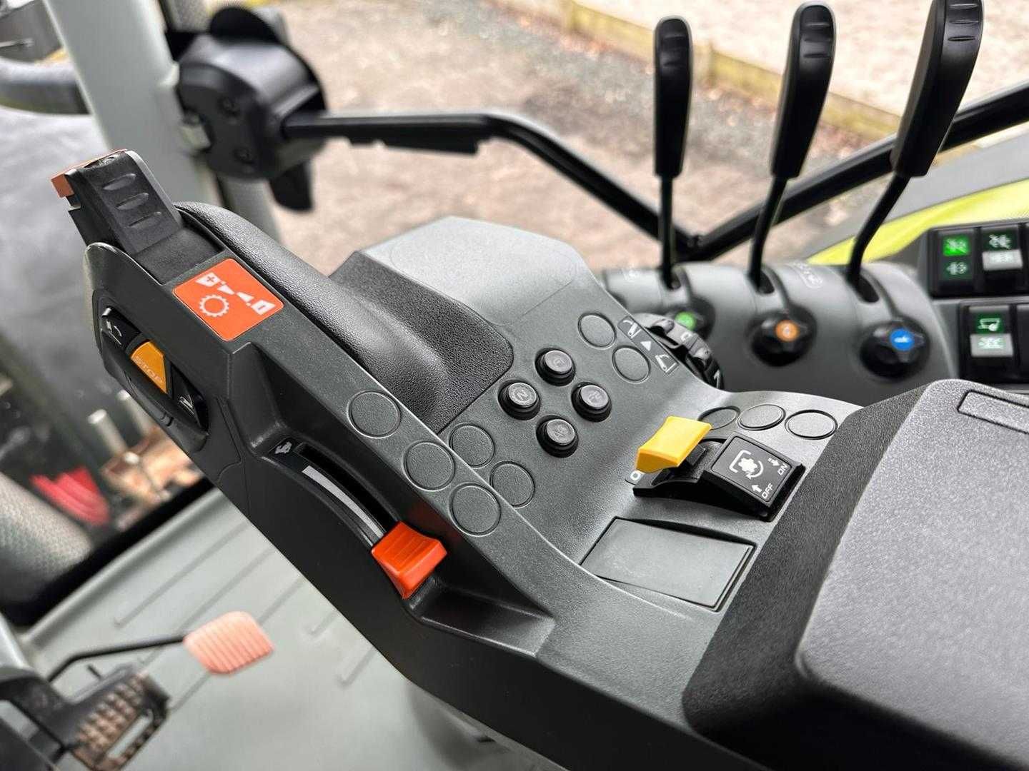 Claas Arion 650 Hexashift Mięka oś Fendt Case Massey