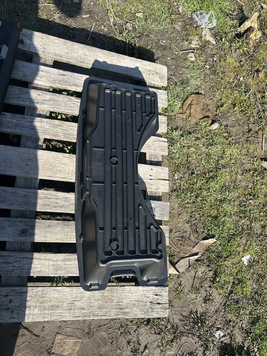 Audi q5 ванна ,поличка багажника,8r0864106