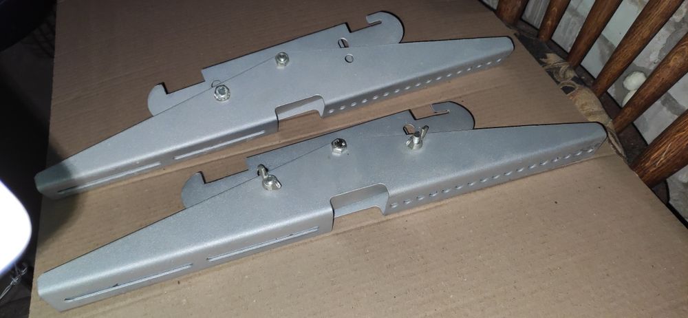 Надійні кріплення великого телевізора на стіну з регулюванням