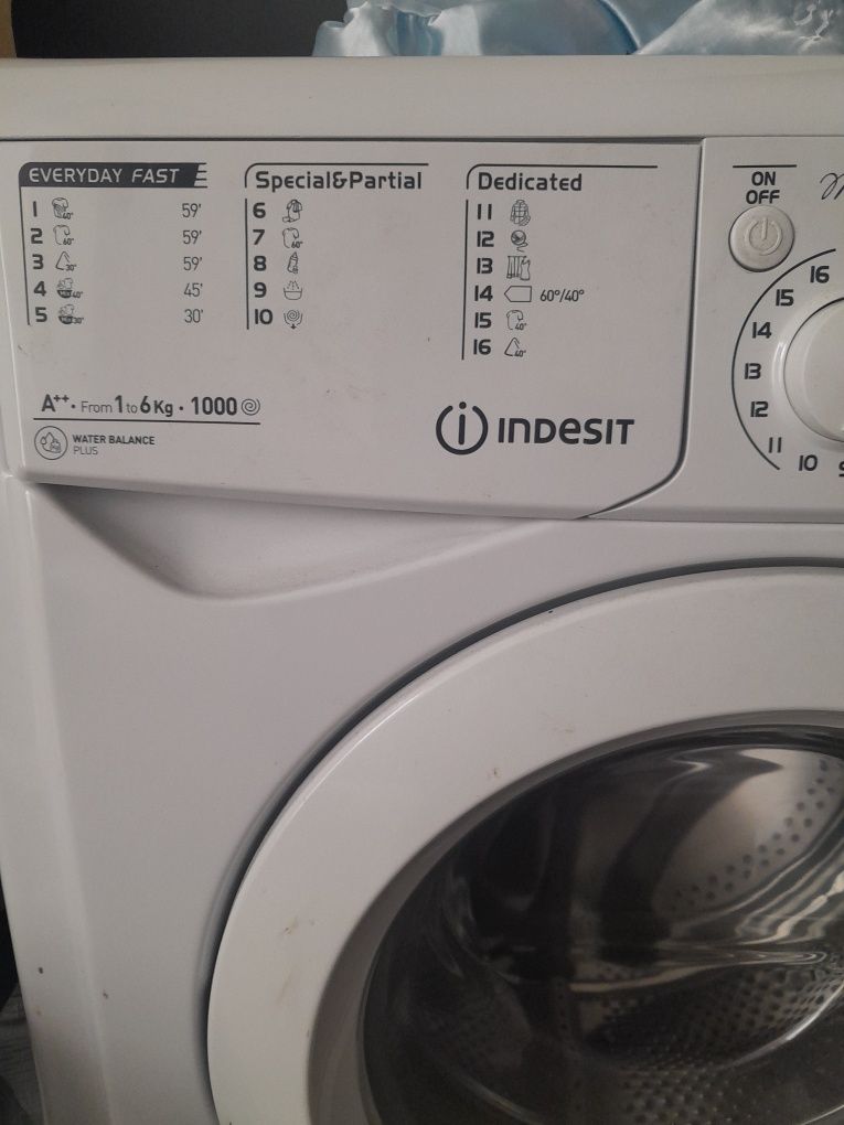Maquina de lavar roupa da Indesit de 6 kl.como nova.