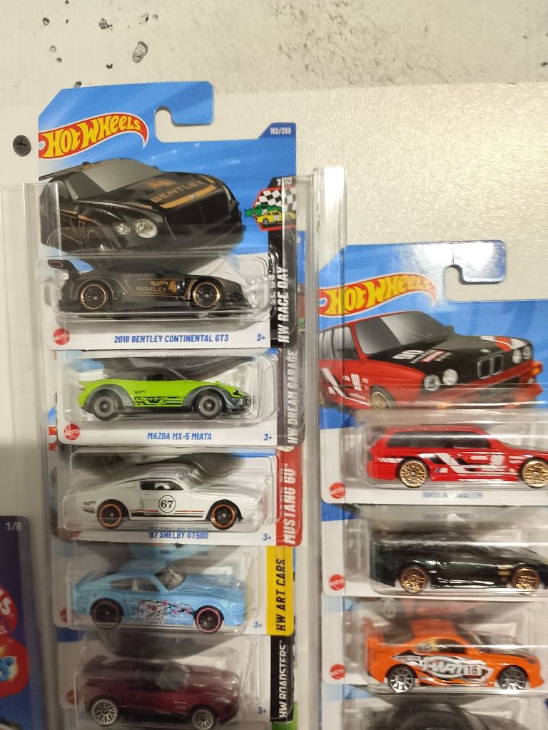 Hot wheels 83 auta