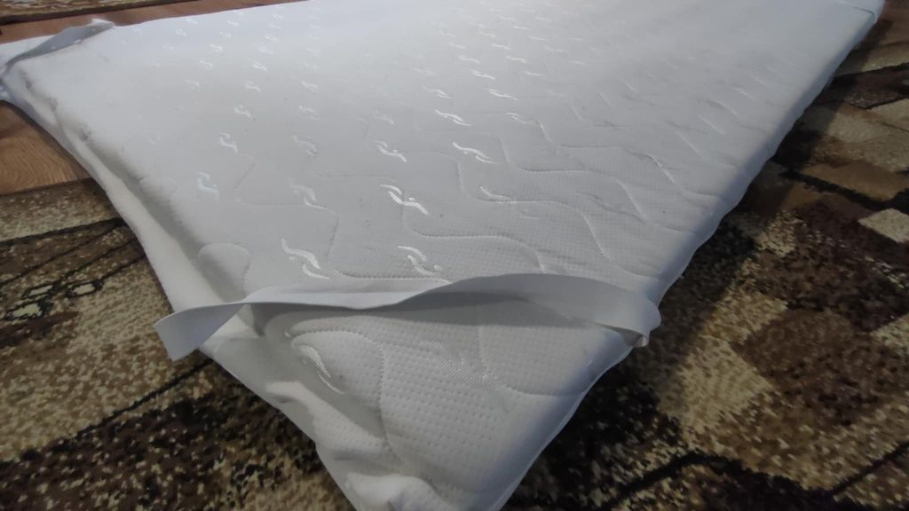 Nakladka na materac 5cm,2 szt (110x190 i 120x190).Cena za 2 szt