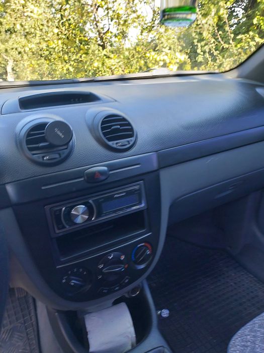 Автомобиль Шевроле Лачети