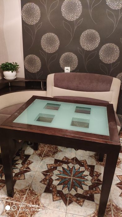 Стіл дерев'яно-скляний розкладний