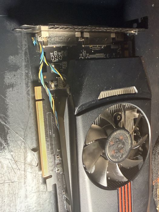 Видеокарта ASUS ENGTX550 Ti DC TOP/DI/1GD5.