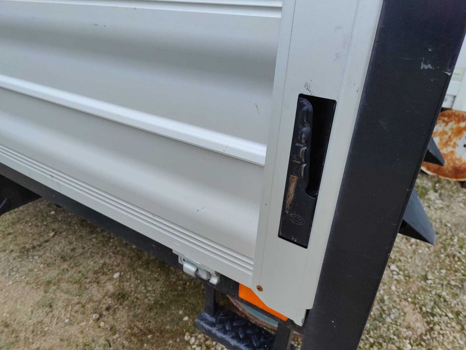 Carroçaria com Taipais Alumínio