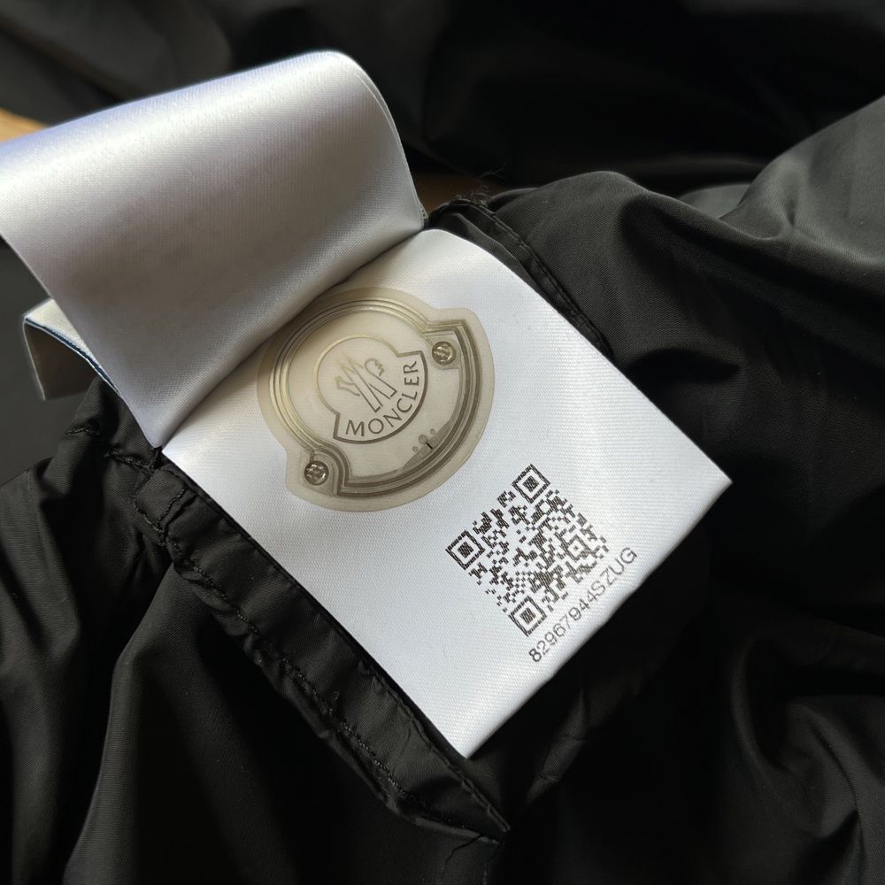 Пуховик moncler оригінал монклер жіночий оригінальний чорний куртка