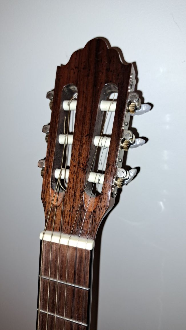 Gitara akustyczna