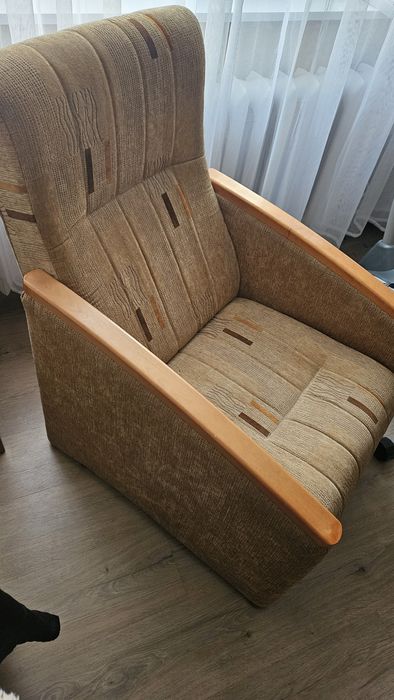 Fotel jak nowy, elementy drewniane