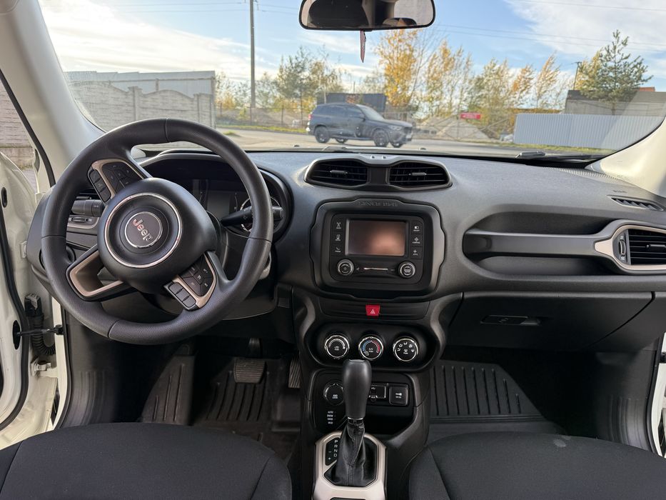 Білий Jeep Renegade Sport 2016 року