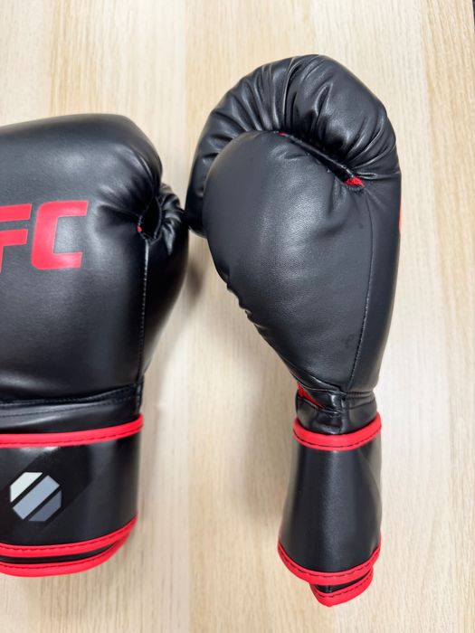 Rękawice bokserskie UFC - sztuczna skóra - nowe 12 (uncji) oz