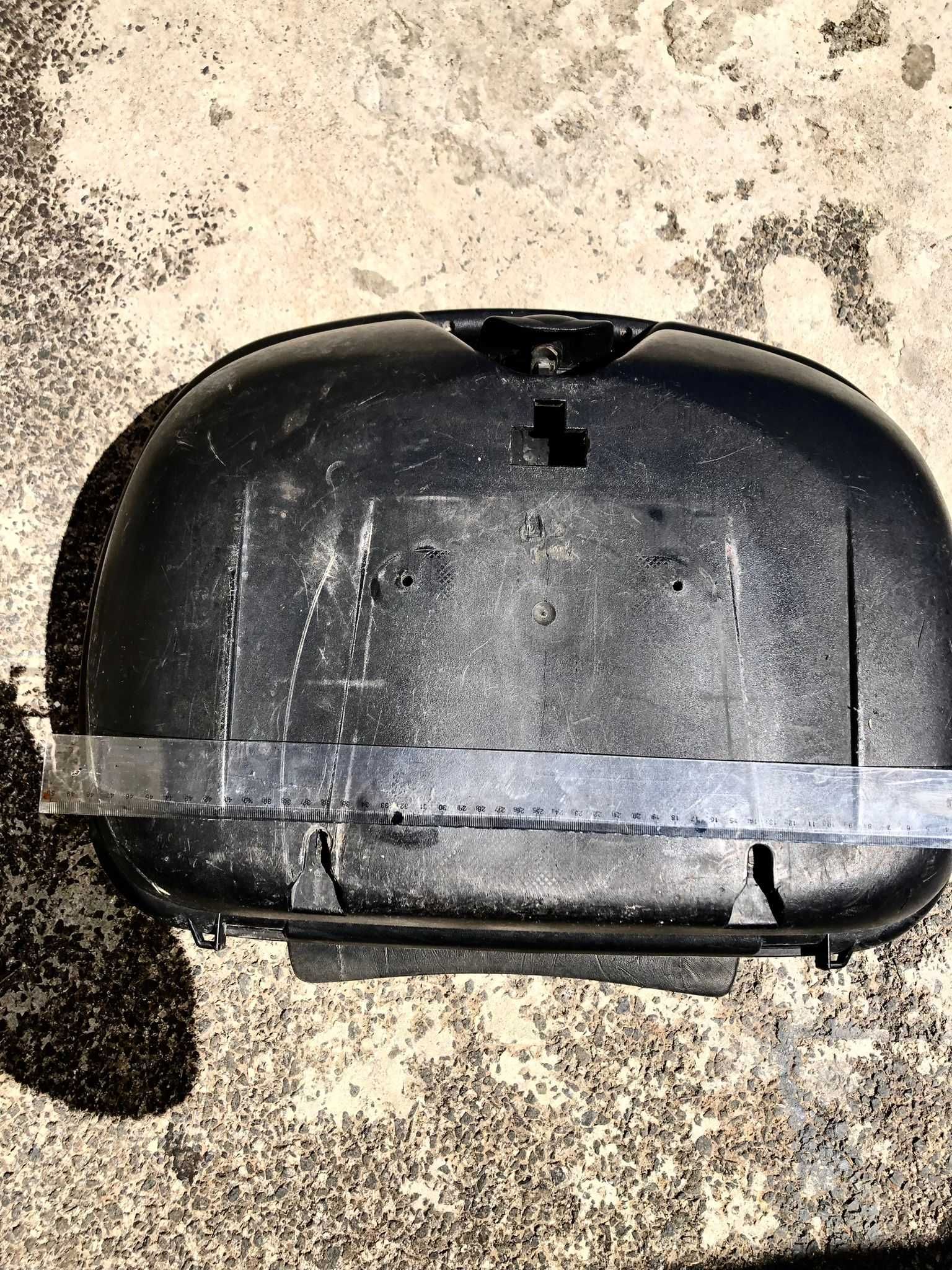 Top Case Givi com encosto para pendura e com muito espaço