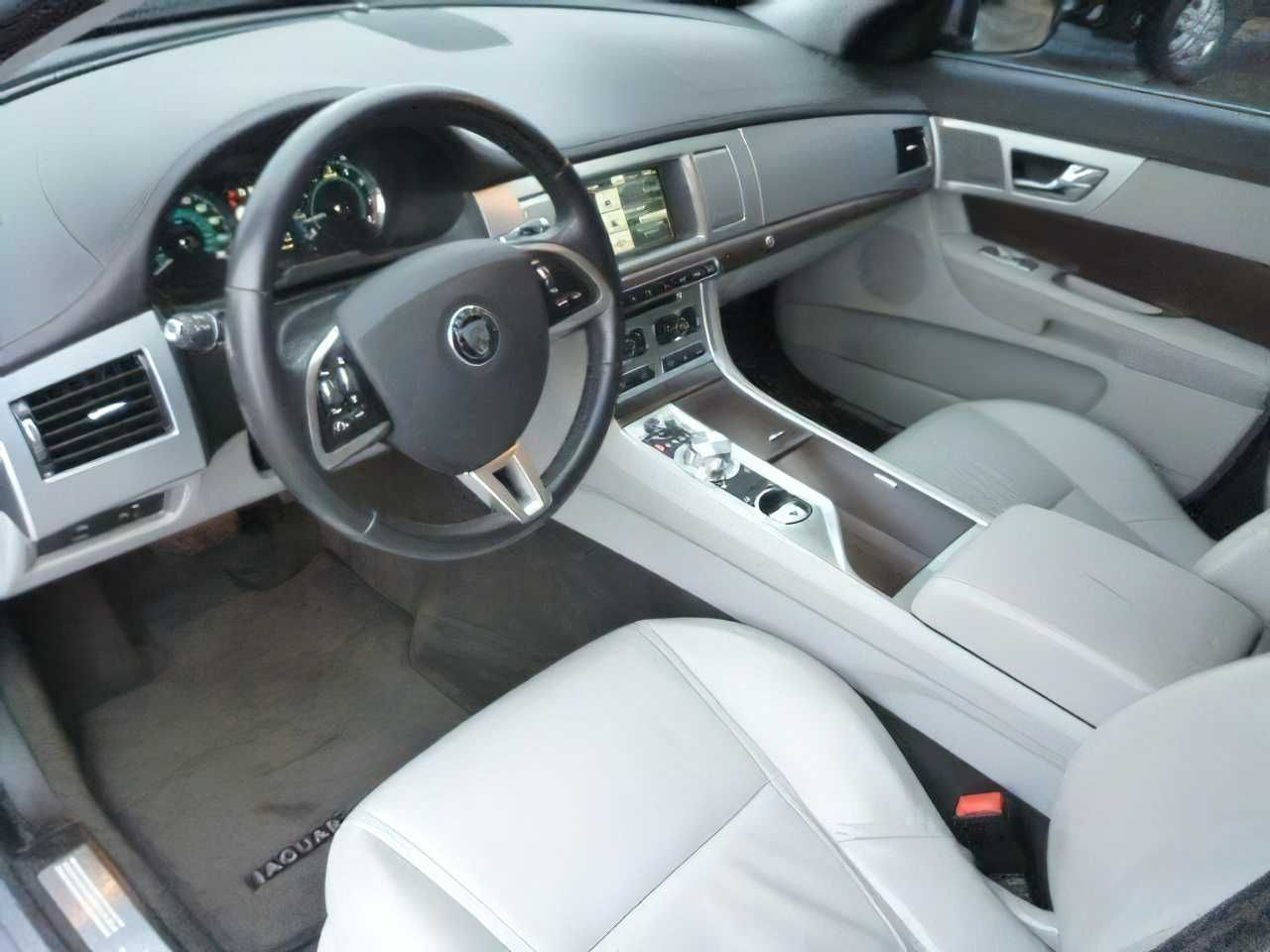 Jaguar Xf      2014