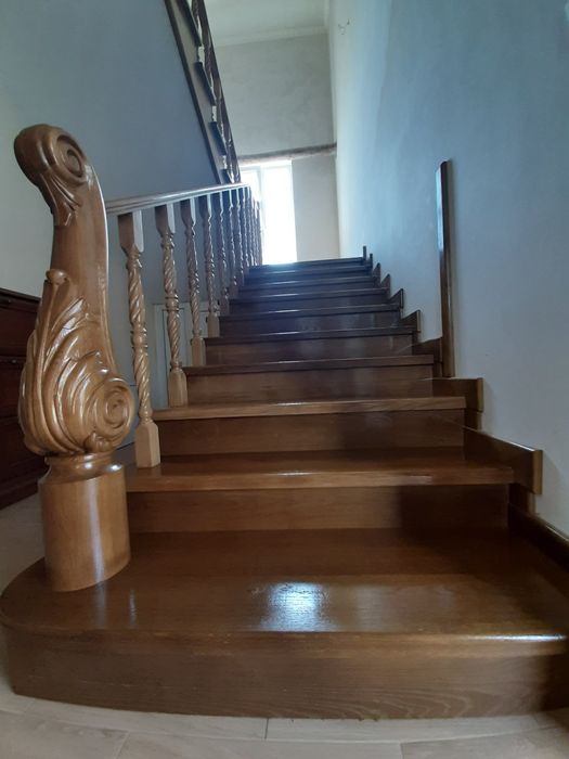 Сходи, сходи дерев'яні, сходи дубові,