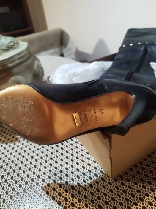 Botas cano alto. Preta. Como novass