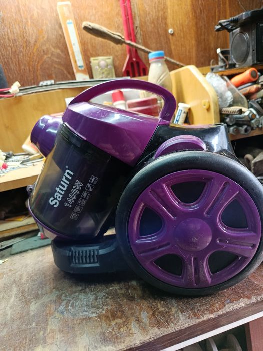 Пылесос колбовый ROWENTA . Почти новый.