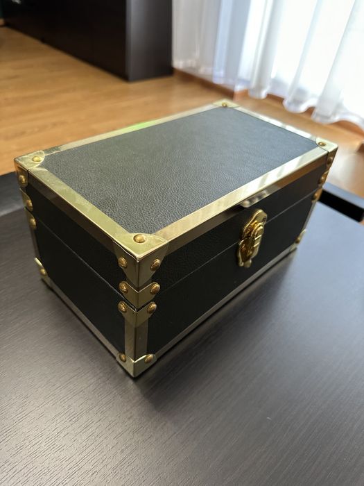 Pudełko Skórzane z złotymi ramkami nowe