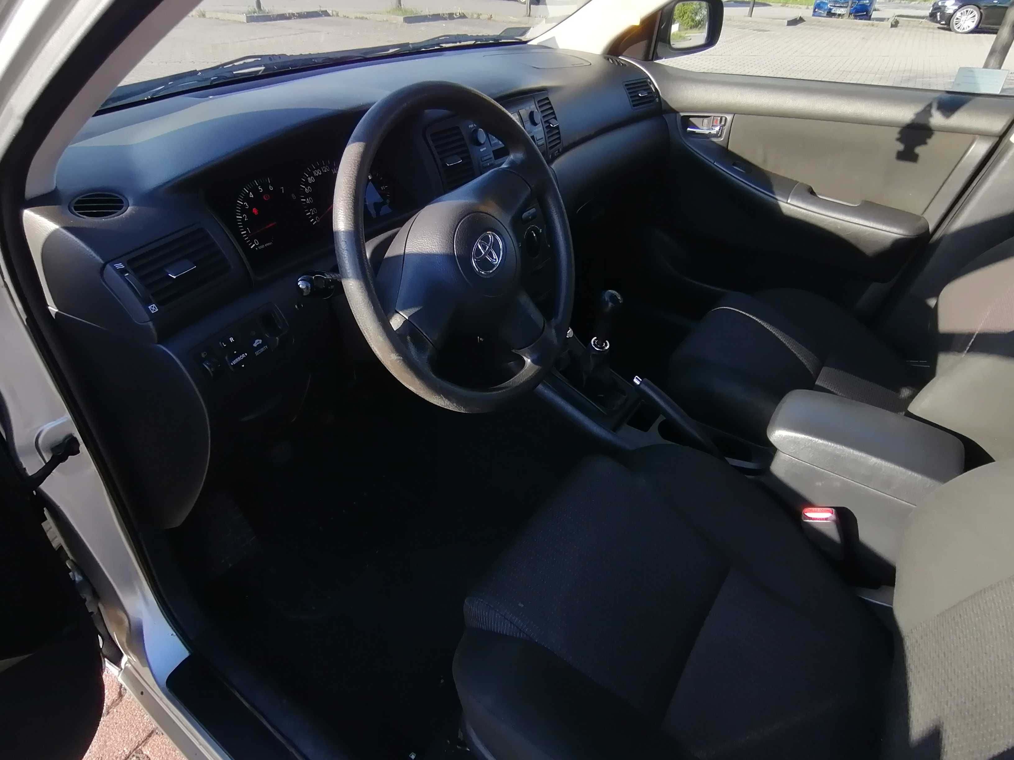 Srebrna Toyota Corolla Hatchback E12 - Bezpośrednio od właściciela