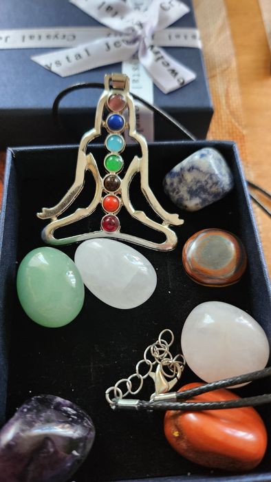 Zawieszka o kamienie szlachetne w opakowaniu nowe