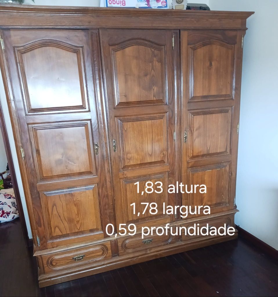 Vendo quarto completo - cama, comoda, roupeiro