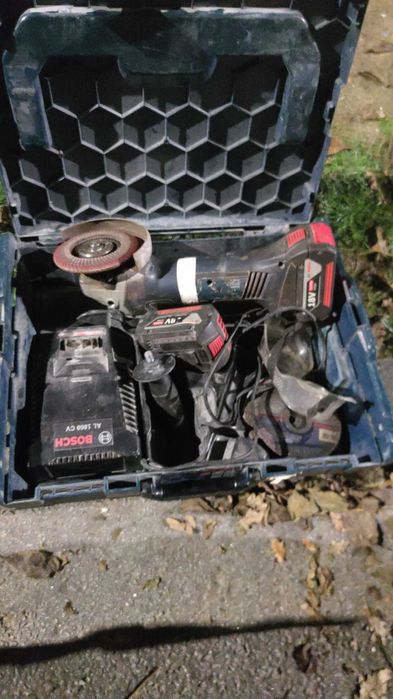 Rebarbadeira com 2 baterias