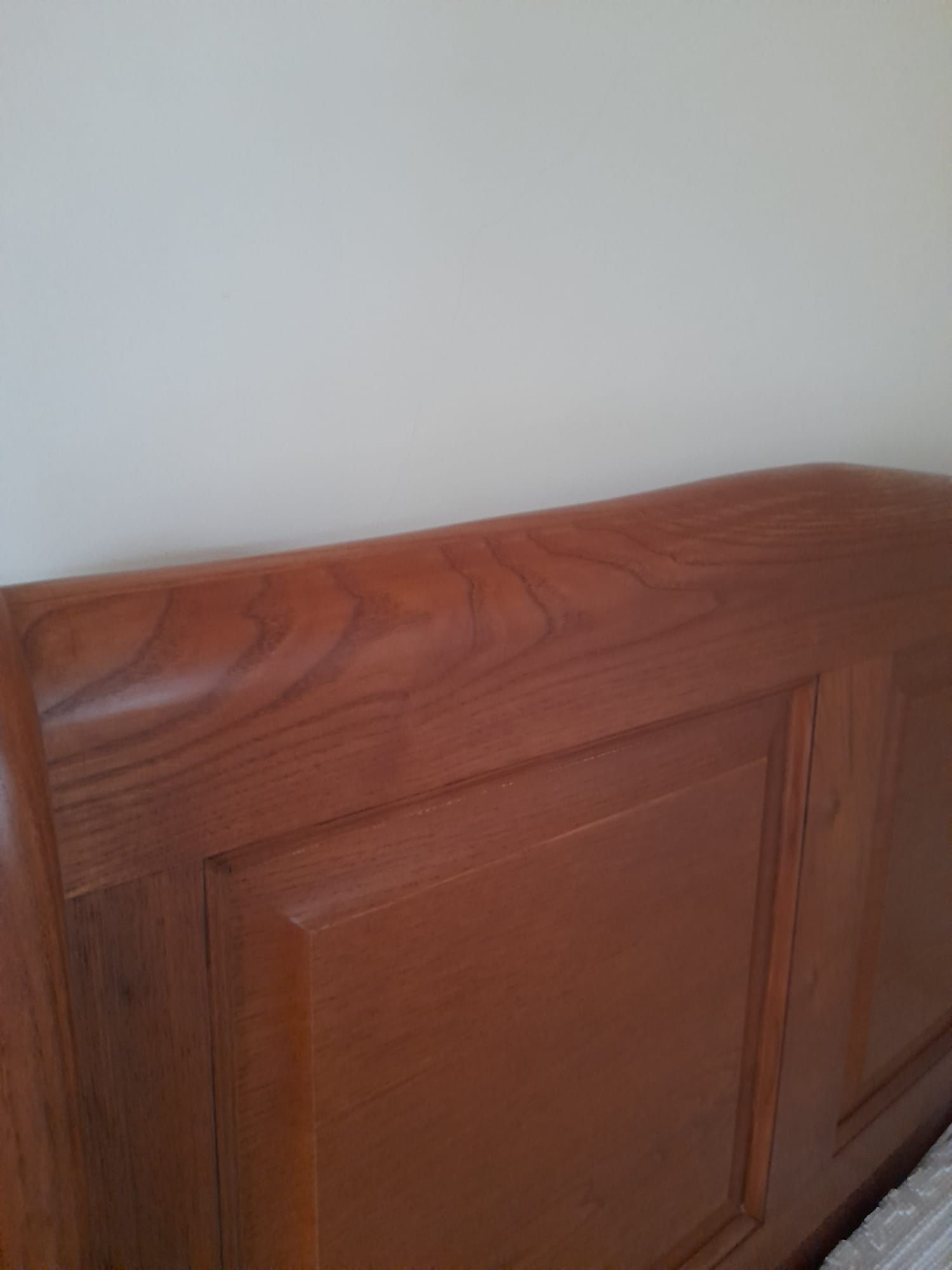 Conjunto de 2 camas de solteiro + mesa cabeceira