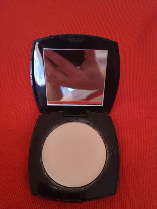 Puder prasowany kompaktowy Poudre Majeur Excellence Lancome