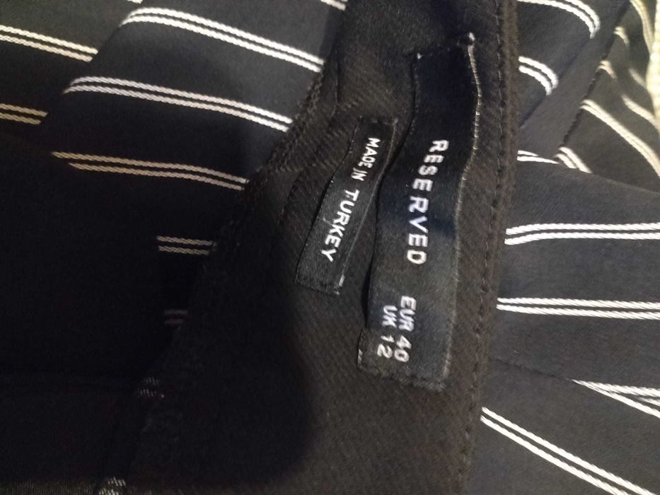 Spodnie damskie materiałowe w paski z klamrą L 40