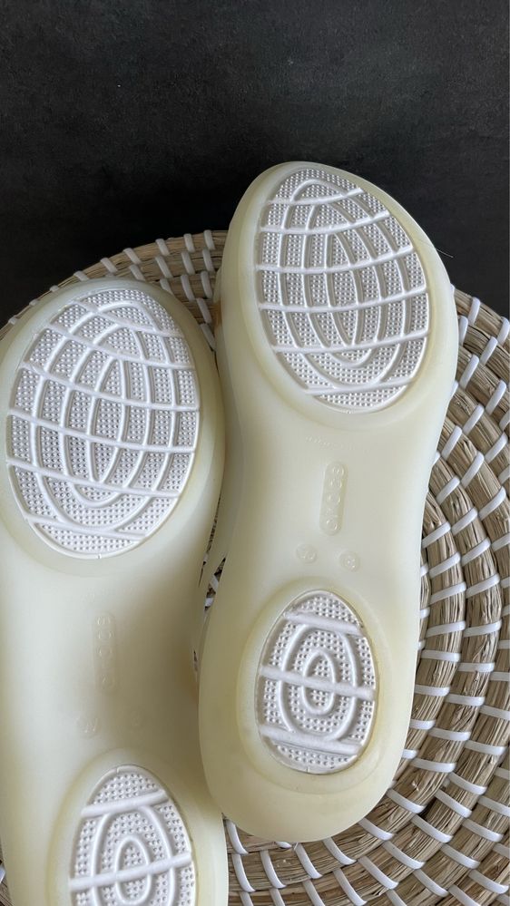 Crocs sandały Isabella Huarache oyster W8 38/39