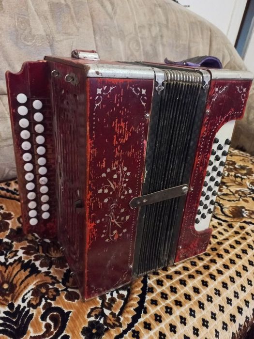 Гармошки Тульські всі робочі грають.можна для декору чи реставрацію.