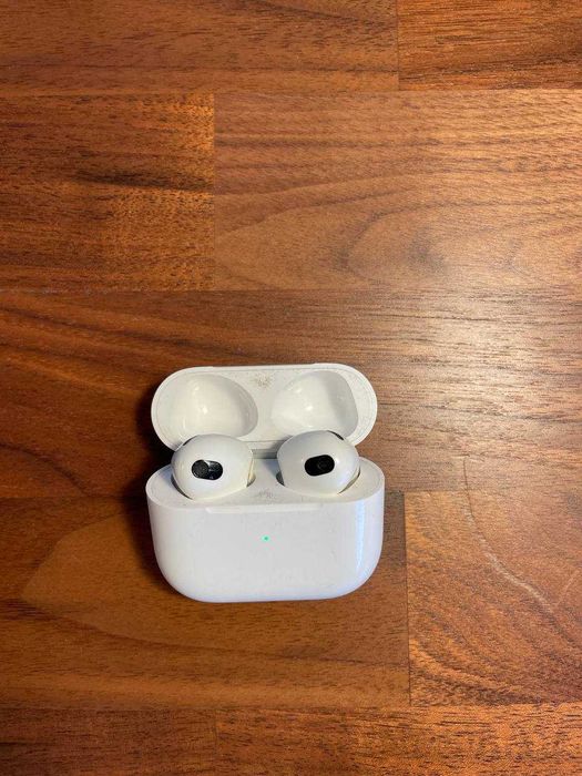Apple AirPods 3ª geração – Funciona bem, usados