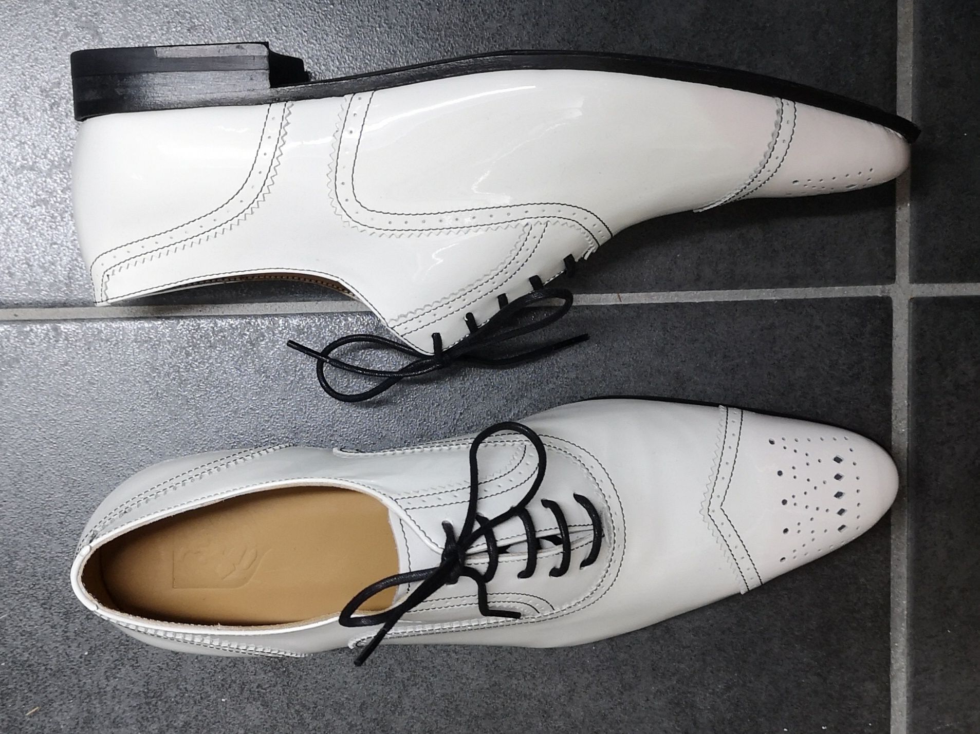 Sapatos Brancos em pele 38