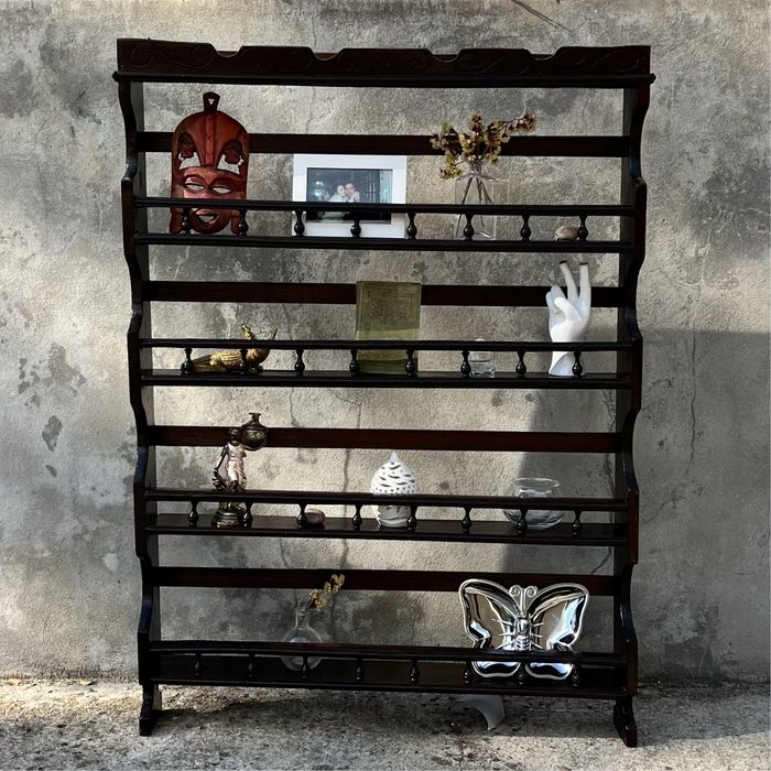 Escaparate antigo / Estante vintage em madeira para pratos, decoraçao