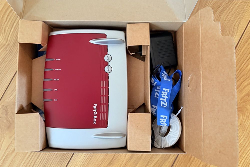 Sprzedam używany Router Fritz!Box 4040 z kompletem akcesoriów