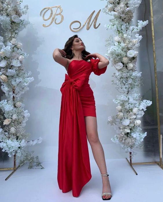 Червона сукня на одне плече, індивідуальний пошив.