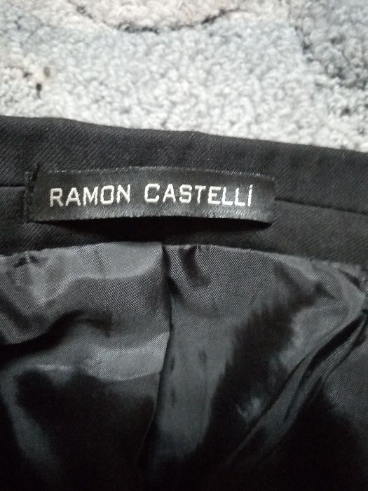 Школьный, черный костюм "Ramon Castelli" р. 34-36 на 9-11 лет