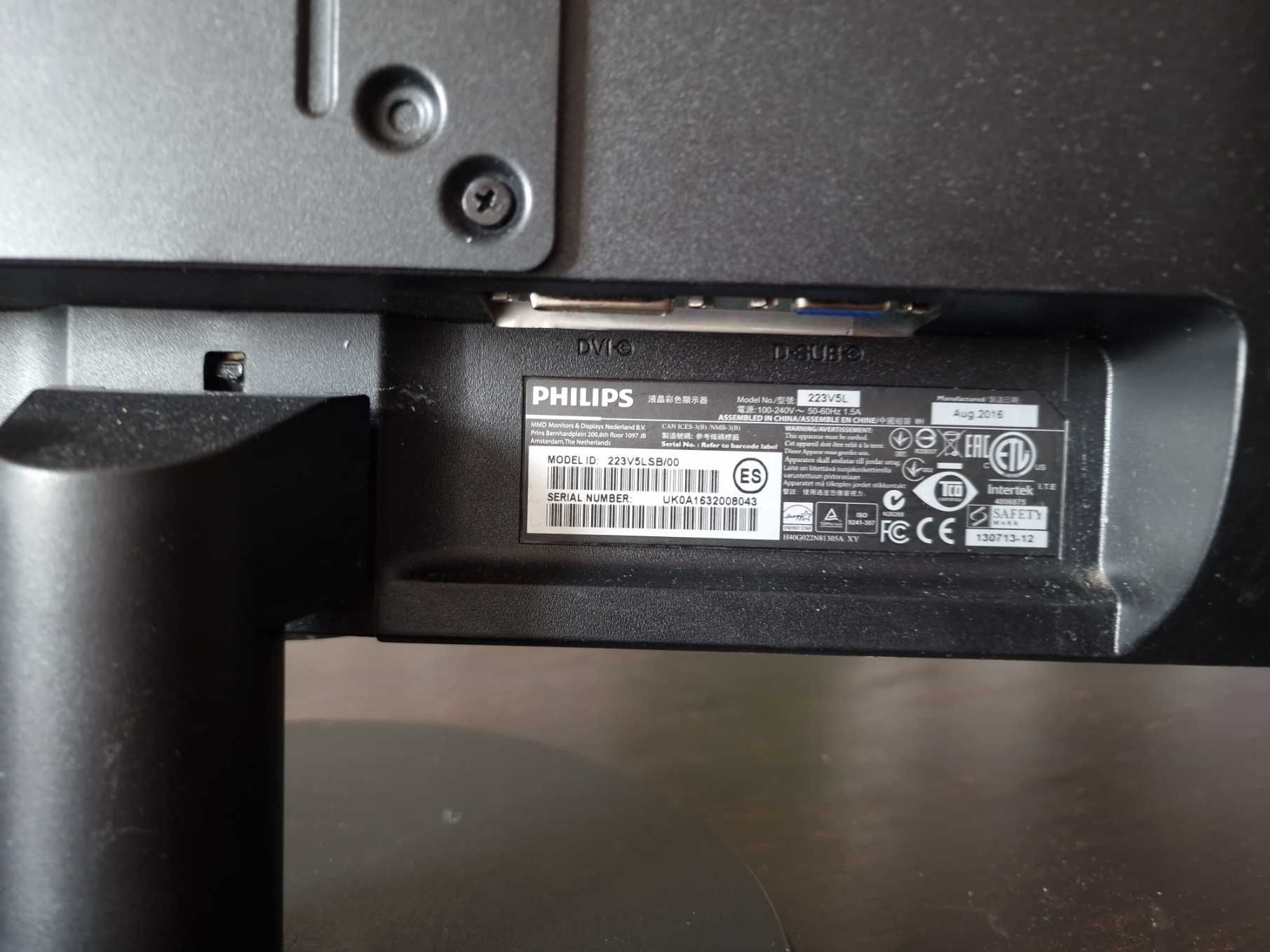Монітор 21.5" Philips V-line 223V5LSB в робочому стані.