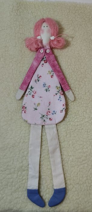 Bonecas de pano feitas a mão.