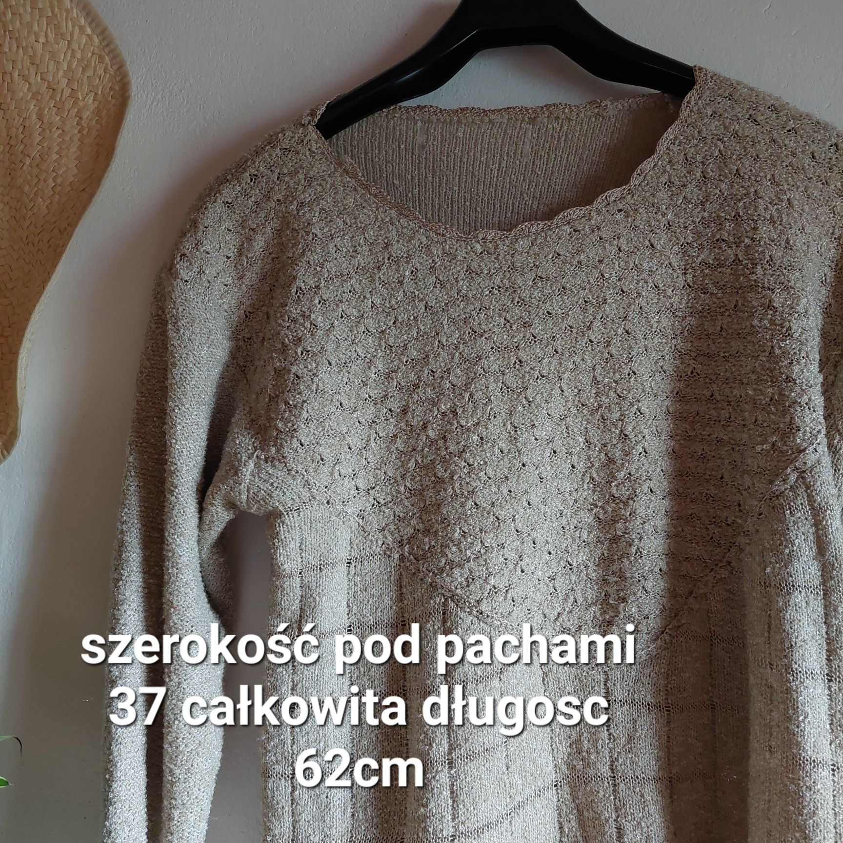 Beżowy sweter że zdobieniami po bokach rozmiar M vintage